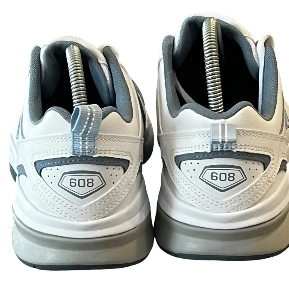 NWOT New Balance 608v5‎ Sneakers Womens 9 WX608WB5
